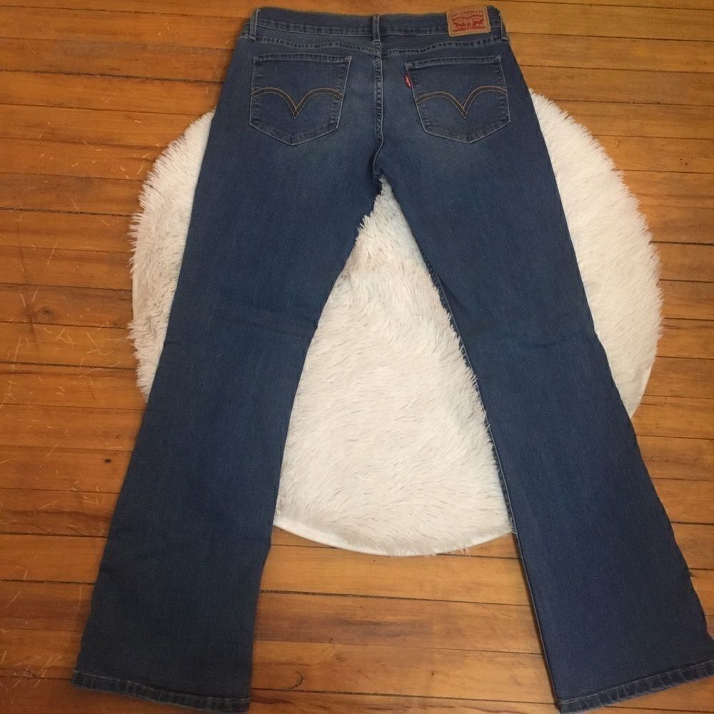 Levi’s Big Booty Stretch Jeans! Hugs curves!‎
